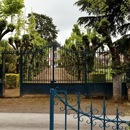 Les Cours Du Clain Bed and breakfast *