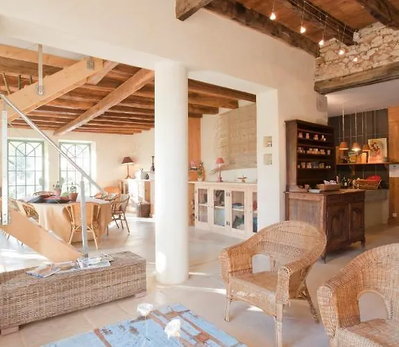 Les Cours Du Clain Couette-café *