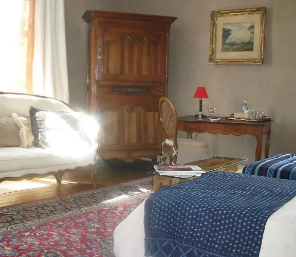 Les Cours Du Clain Couette-café