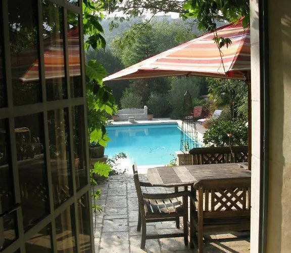 לינה וארוחת בוקר Les Cours Du Clain פואטייה