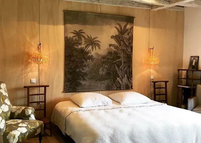 Les Cours Du Clain Couette-café *